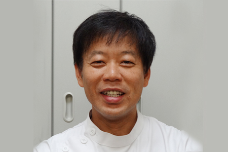 湯田健二